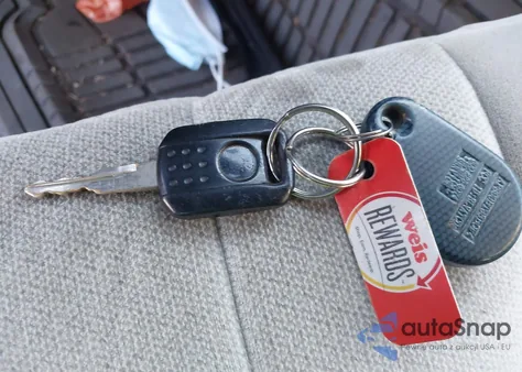 2005 Mercury Grand Marquis Gs из США, поврежденный, VIN 2MEFM74W95X637420